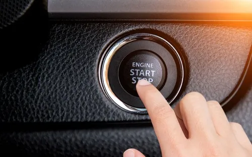 Nhấn nút Start/Stop khi ô tô đang chạy sẽ xảy ra điều gì?