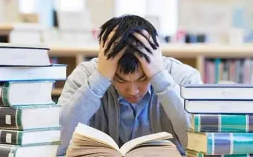 Áp lực thi cử làm gia tăng rối loạn lo âu và trầm cảm ở học sinh