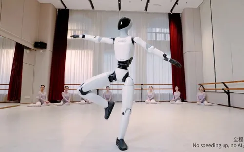 Robot hình người Walker C1 gây chú ý với màn múa ballet cùng vũ công thật