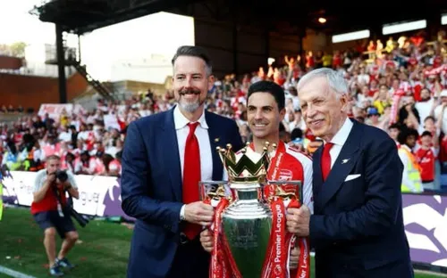 Arteta vô địch Premier League nhưng hụt Cúp Sir Alex Ferguson vào tay Lampard