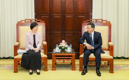 Việt Nam cam kết thúc đẩy hợp tác dài hạn với AIIB trong phát triển hạ tầng