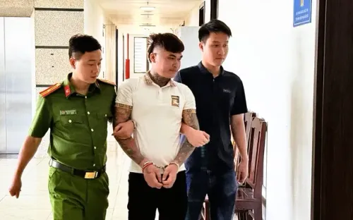 Bắt giữ đối tượng mang 2 lệnh truy nã trốn sang Campuchia