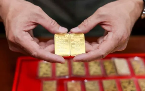 Giá vàng trong nước tăng mạnh trở lại, vượt mốc 160 triệu đồng/lượng