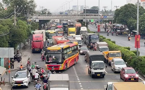Doanh nghiệp ngành vận tải lo "đứt gãy" chuỗi hoạt động khi bị cấm giờ