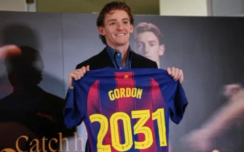 Anthony Gordon chính thức gia nhập Barca sau ngày chờ đợi đầy kịch tính