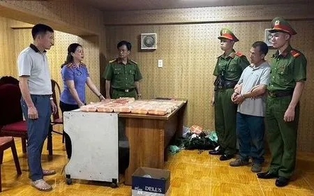 Bắt đối tượng vận chuyển hơn 23kg ma túy, dùng dao tấn công cán bộ công an khi bị truy bắt