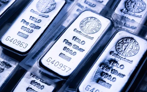Quỹ SLV bán ròng gần 100 tấn bạc, thị trường kim loại quý chịu áp lực giảm kéo dài