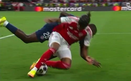 Arsenal bức xúc vì tình huống không được thổi phạt đền trong trận thua PSG ở chung kết Champions League