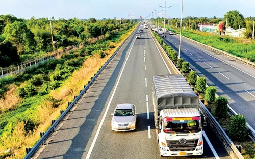 Khi logistics vẫn 'kẹt' trên đường bộ