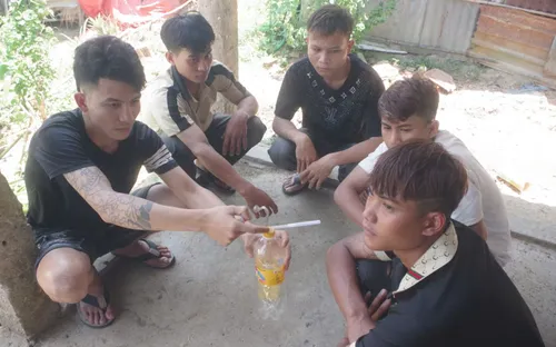 Quảng Ngãi: Phát hiện nhóm 6 thanh thiếu niên tổ chức sử dụng ma túy đá