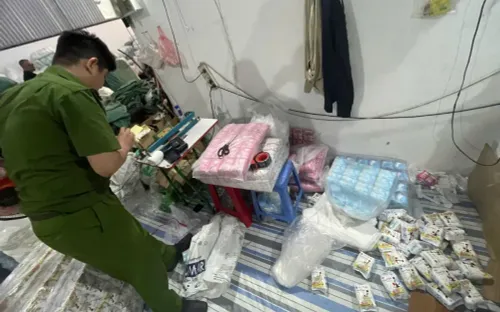 Khởi tố chủ cơ sở sản xuất băng vệ sinh, tã bỉm giả với số lượng đặc biệt lớn tại Hưng Yên