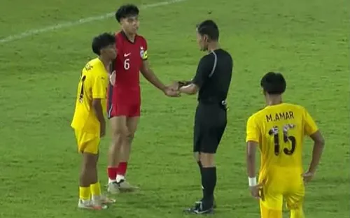 Cầu thủ Malaysia gây tranh cãi với pha đạp ngực đối thủ tại giải U19 Đông Nam Á 2026