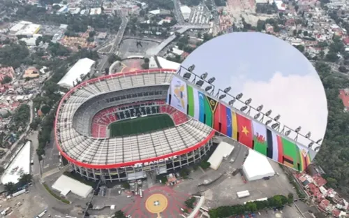 Dù vắng mặt tại World Cup 2026, cờ Việt Nam vẫn xuất hiện nổi bật ở sân khai mạc