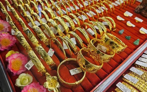Giá vàng giảm sâu nhất từ đầu năm, người mua ở đỉnh lỗ tới 36 triệu đồng/lượng
