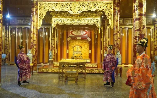 Hoàn thành phục chế Ngai vua triều Nguyễn, đưa trở lại trưng bày tại điện Thái Hòa