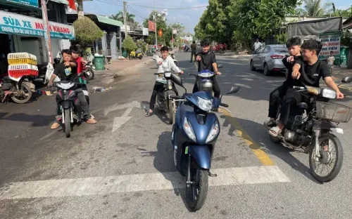 Khởi tố 9 thanh thiếu niên hỗn chiến giữa đêm sau mâu thuẫn trên sân bóng