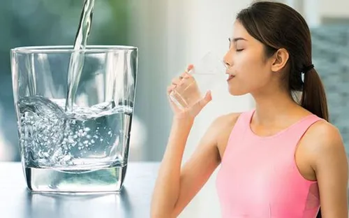 1 ngày nên uống bao nhiêu nước để thận luôn khỏe mạnh?