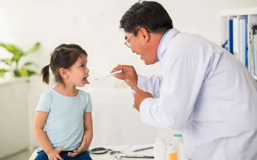 Đừng đợi trẻ ốm mới đi khám: Những mốc kiểm tra sức khỏe quan trọng cha mẹ cần biết