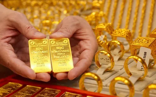Giá vàng lao dốc mạnh: Người mua “ôm lỗ” gần 13 triệu đồng chỉ sau một tuần