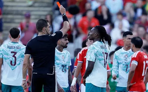 Rafael Leao nhận thẻ đỏ vì tát đối thủ, đối mặt nguy cơ lỡ World Cup 2026
