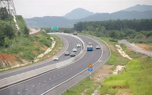 Bộ Xây dựng lấy ý kiến 11 địa phương về mở rộng cao tốc Bắc - Nam lên 6 làn xe