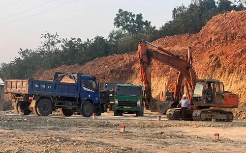 Khởi tố, bắt tạm giam đối tượng khai thác khoáng sản trái phép thu lợi hàng trăm triệu đồng