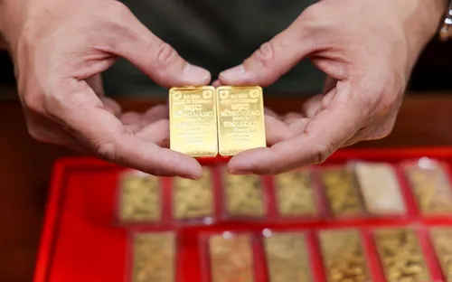 Giá vàng SJC tăng nhẹ sau phiên giảm mạnh, vàng thế giới vẫn chịu áp lực từ dữ liệu kinh tế Mỹ