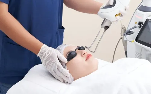 Điều trị da bằng laser: Bác sĩ chỉ ra những điều cần biết để đạt hiệu quả và tránh biến chứng