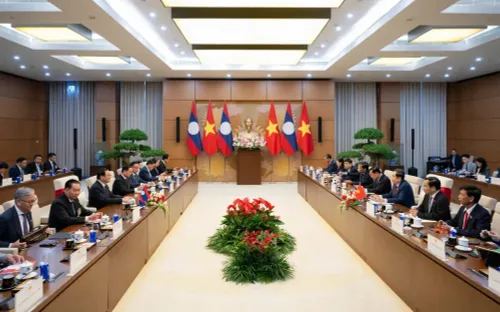 Chủ tịch Quốc hội Trần Thanh Mẫn hội kiến Thủ tướng Lào, thúc đẩy hợp tác nghị viện và kết nối hạ tầng