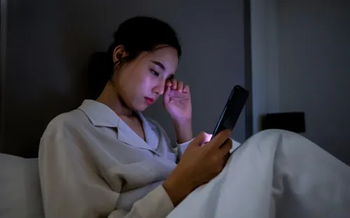 7 dấu hiệu cảnh báo mắt đang quá tải vì nhìn màn hình quá nhiều