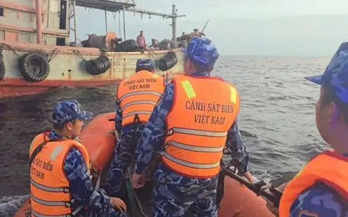 Vùng Cảnh sát biển 2 tạm giữ 3 tàu cá nghi vi phạm IUU