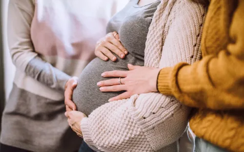Khởi tố người phụ nữ điều hành đường dây môi giới mang thai hộ, mua bán trứng thu lợi hàng trăm triệu đồng