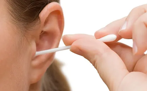 Cảnh báo nguy cơ điếc vĩnh viễn vì chữa viêm tai giữa bằng mẹo dân gian "thổi tai"