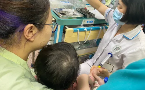 RSV tấn công trẻ nhỏ, số ca nhập viện tăng mạnh: Cha mẹ đừng chủ quan với những dấu hiệu ban đầu
