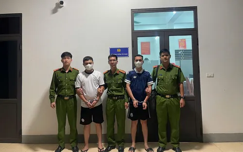 Khởi tố hai thanh niên tổ chức sử dụng ma túy trên taxi đang lưu thông