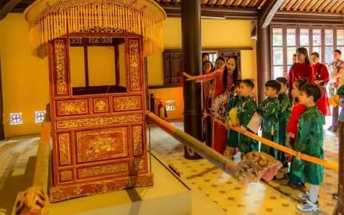 Các bài học lịch sử trong giáo dục thế hệ trẻ: Từ sách vở đến trải nghiệm thực tế