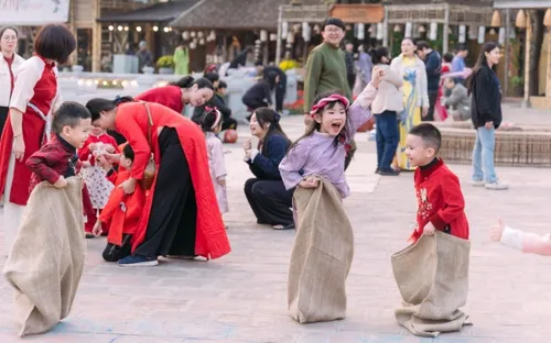 Phát huy giá trị văn hóa dân gian trong lễ hội hè: Sức sống mới từ những mạch nguồn truyền thống