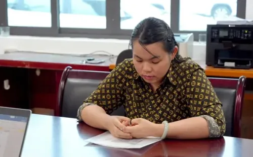Khởi tố nữ viên chức Văn phòng Đăng ký đất đai vì bị cáo buộc sửa nội dung sổ đỏ