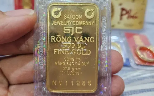 Giá vàng tăng phiên thứ ba liên tiếp, giới đầu tư hướng sự chú ý vào quyết định của Fed