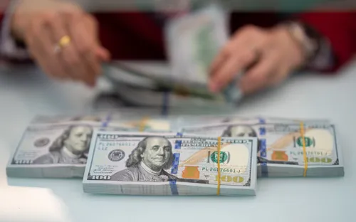 USD trong nước neo cao sát trần, đồng bạc xanh toàn cầu bật tăng sau tín hiệu cứng rắn từ Fed