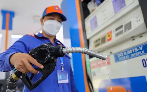Giá xăng E10 giảm về mức 20.750 đồng/lít