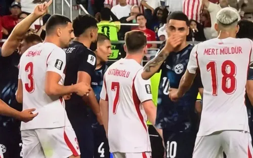 Miguel Almirón bị truất quyền thi đấu vì che miệng chửi thề, Paraguay vẫn thắng Thổ Nhĩ Kỳ