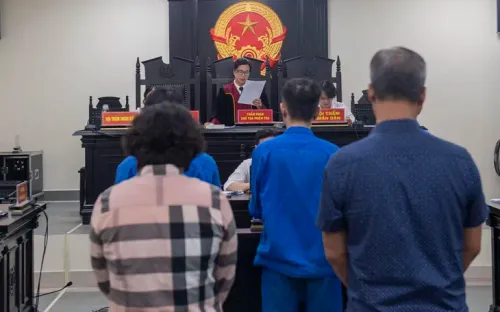 Nhận tiền "bảo kê" xây dựng trái phép, loạt cựu cán bộ phường ở Hà Nội lĩnh án nặng