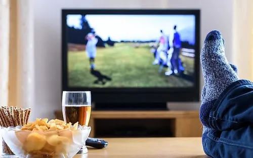 Thức đêm xem World Cup: Nỗi lo mất ngủ và cách giữ sức khỏe trong mùa bóng đá đỉnh cao