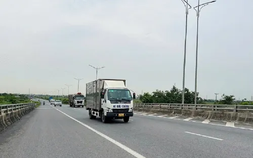 Phân luồng phục vụ thi công hầm chui nút giao gầm cầu Lãm Khê từ ngày 23/6
