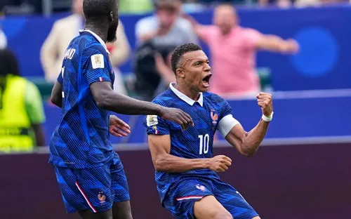 Mbappe tỏa sáng với cú đúp, Pháp giành vé sớm vào vòng 1/16 World Cup 2026