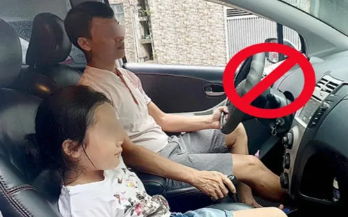 Những lý do không nên cho trẻ em ngồi ghế trước ô tô