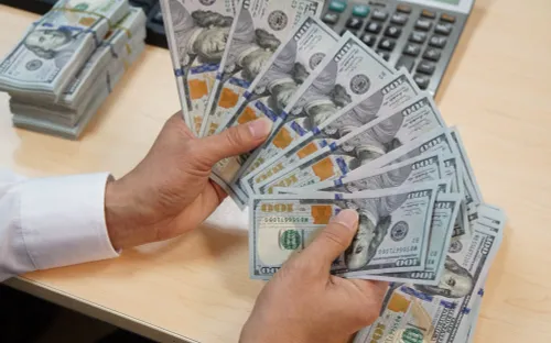 USD lập đỉnh 13 tháng, tỷ giá trong nước chạm ngưỡng cao nhất chiều bán ra