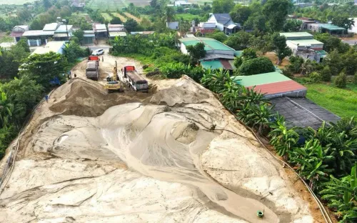 Đồng Nai: Bắt quả tang 3 tàu hút cát trái phép, tạm giữ 8 đối tượng cùng hàng trăm m³ cát