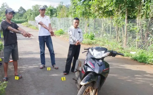 Ba đối tượng dùng dao chặn đường, cướp tài sản của nhóm học sinh đi đá bóng ở Đắk Lắk